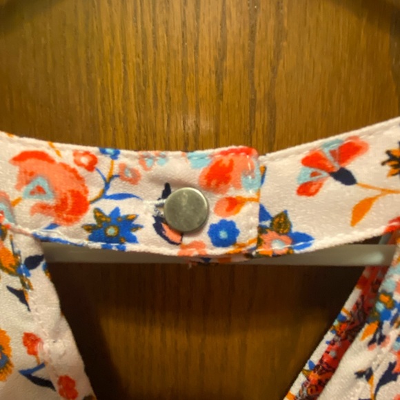 Size Medium Floral Print Romper - Perfect for Summer - Picture 8 of 8